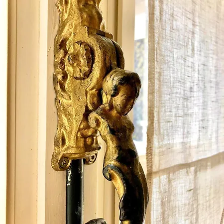 فندق مبيت وإفطار La Maison Sur Les Remparts 3*