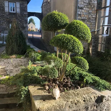 La Maison Sur Les Remparts Domfront (Orne)