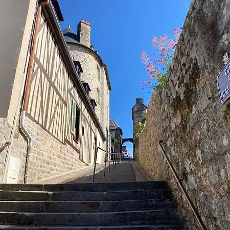 فندق مبيت وإفطار La Maison Sur Les Remparts دومفرونت